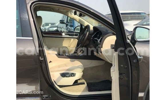 Nunua Imported Volkswagen Touareg Brown Gari ndani ya Import - Dubai nchini Arusha Nunua Imported Volkswagen Touareg Brown Gari ndani ya Import - Dubai nchini Arusha