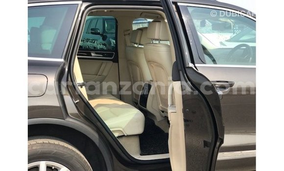 Nunua Imported Volkswagen Touareg Brown Gari ndani ya Import - Dubai nchini Arusha Nunua Imported Volkswagen Touareg Brown Gari ndani ya Import - Dubai nchini Arusha