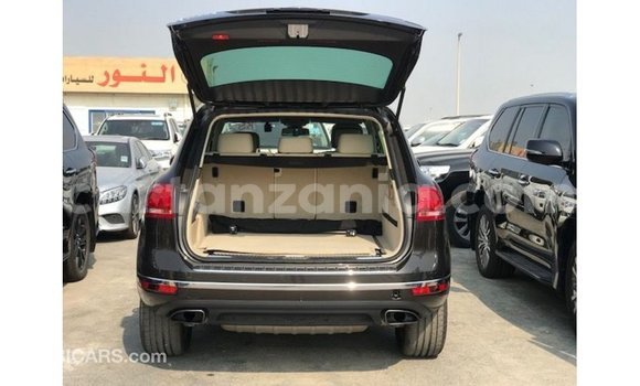 Nunua Imported Volkswagen Touareg Brown Gari ndani ya Import - Dubai nchini Arusha Nunua Imported Volkswagen Touareg Brown Gari ndani ya Import - Dubai nchini Arusha