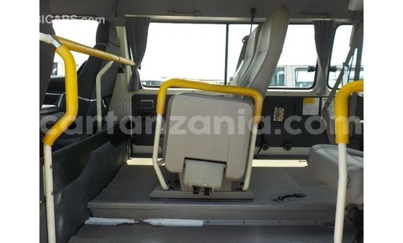 Nunua Imported Toyota Hiace Nyeupe Gari ndani ya Import - Dubai nchini Arusha Nunua Imported Toyota Hiace Nyeupe Gari ndani ya Import - Dubai nchini Arusha