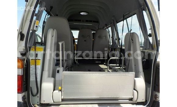 Nunua Imported Toyota Hiace Nyeupe Gari ndani ya Import - Dubai nchini Arusha Nunua Imported Toyota Hiace Nyeupe Gari ndani ya Import - Dubai nchini Arusha