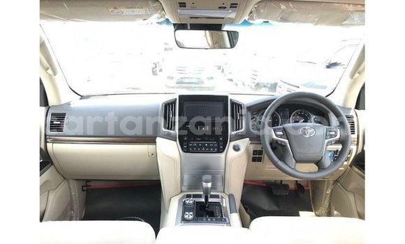 Nunua Imported Toyota Land Cruiser Nyeupe Gari ndani ya Import - Dubai nchini Arusha Nunua Imported Toyota Land Cruiser Nyeupe Gari ndani ya Import - Dubai nchini Arusha