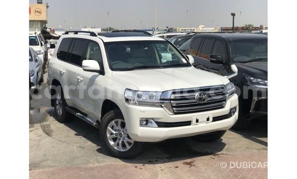 Nunua Imported Toyota Land Cruiser Nyeupe Gari ndani ya Import - Dubai nchini Arusha Nunua Imported Toyota Land Cruiser Nyeupe Gari ndani ya Import - Dubai nchini Arusha