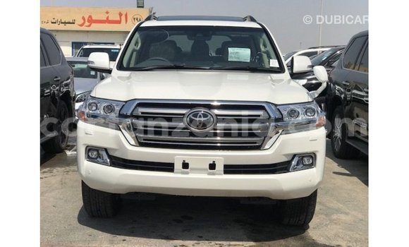 Nunua Imported Toyota Land Cruiser Nyeupe Gari ndani ya Import - Dubai nchini Arusha Nunua Imported Toyota Land Cruiser Nyeupe Gari ndani ya Import - Dubai nchini Arusha