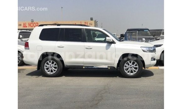 Nunua Imported Toyota Land Cruiser Nyeupe Gari ndani ya Import - Dubai nchini Arusha Nunua Imported Toyota Land Cruiser Nyeupe Gari ndani ya Import - Dubai nchini Arusha