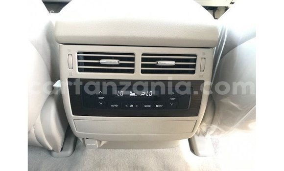 Nunua Imported Toyota Land Cruiser Nyeupe Gari ndani ya Import - Dubai nchini Arusha Nunua Imported Toyota Land Cruiser Nyeupe Gari ndani ya Import - Dubai nchini Arusha