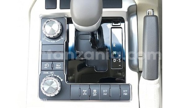 Nunua Imported Toyota Land Cruiser Nyeupe Gari ndani ya Import - Dubai nchini Arusha Nunua Imported Toyota Land Cruiser Nyeupe Gari ndani ya Import - Dubai nchini Arusha