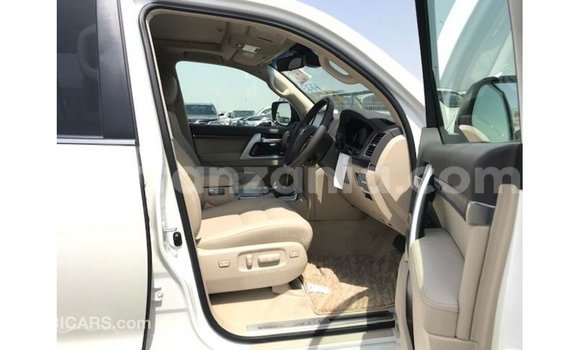 Buy Import Toyota Land Cruiser White Car in Import - Dubai in Arusha Buy Import Toyota Land Cruiser White Car in Import - Dubai in Arusha
