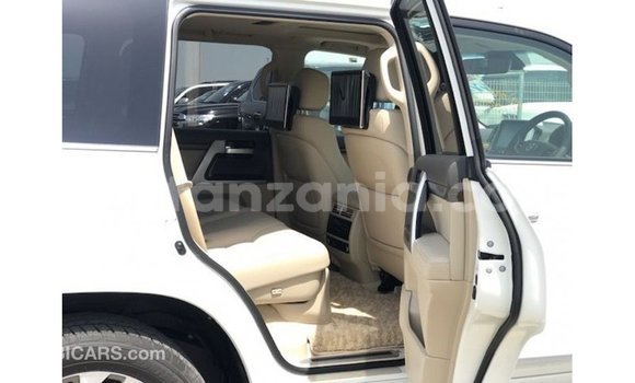 Buy Import Toyota Land Cruiser White Car in Import - Dubai in Arusha Buy Import Toyota Land Cruiser White Car in Import - Dubai in Arusha