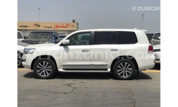 Buy Import Toyota Land Cruiser White Car in Import - Dubai in Arusha Buy Import Toyota Land Cruiser White Car in Import - Dubai in Arusha