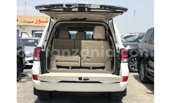 Buy Import Toyota Land Cruiser White Car in Import - Dubai in Arusha Buy Import Toyota Land Cruiser White Car in Import - Dubai in Arusha