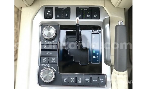 Buy Import Toyota Land Cruiser White Car in Import - Dubai in Arusha Buy Import Toyota Land Cruiser White Car in Import - Dubai in Arusha