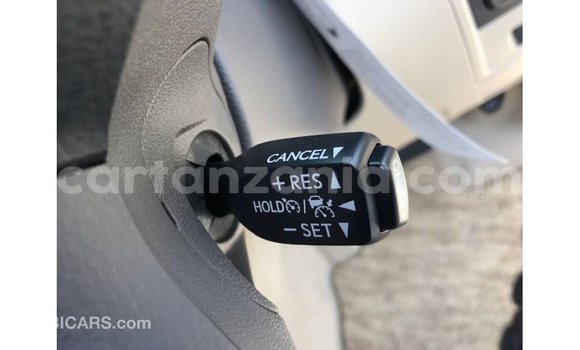 Buy Import Toyota Land Cruiser White Car in Import - Dubai in Arusha Buy Import Toyota Land Cruiser White Car in Import - Dubai in Arusha