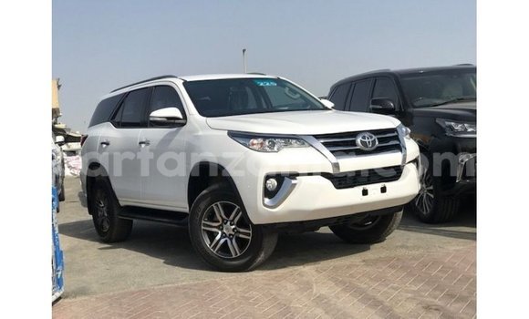 Nunua Imported Toyota Fortuner Nyeupe Gari ndani ya Import - Dubai nchini Arusha