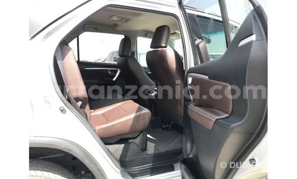 Nunua Imported Toyota Fortuner Nyingine Gari ndani ya Import - Dubai nchini Arusha Nunua Imported Toyota Fortuner Nyingine Gari ndani ya Import - Dubai nchini Arusha