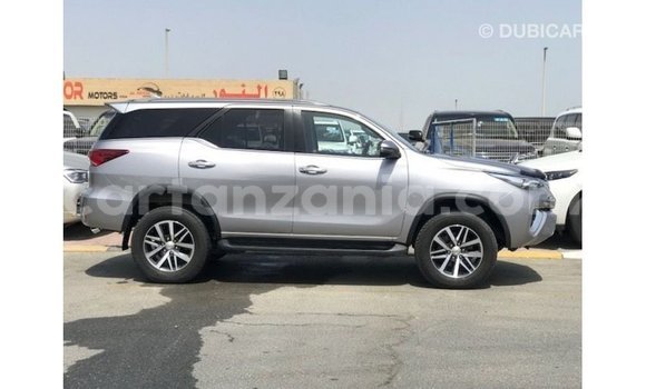 Nunua Imported Toyota Fortuner Nyingine Gari ndani ya Import - Dubai nchini Arusha Nunua Imported Toyota Fortuner Nyingine Gari ndani ya Import - Dubai nchini Arusha