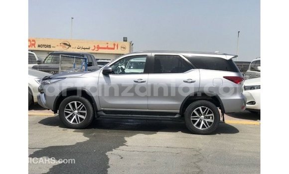 Nunua Imported Toyota Fortuner Nyingine Gari ndani ya Import - Dubai nchini Arusha Nunua Imported Toyota Fortuner Nyingine Gari ndani ya Import - Dubai nchini Arusha