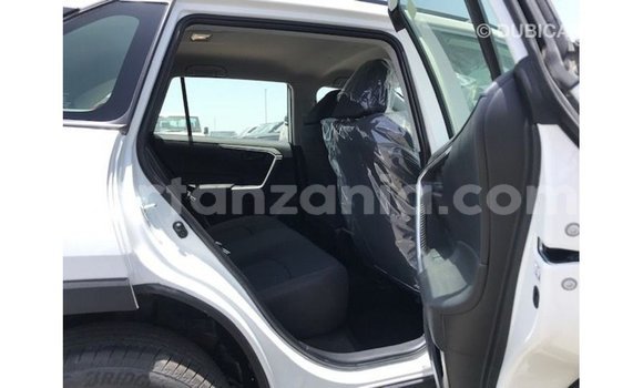 Nunua Imported Toyota 4Runner Nyeupe Gari ndani ya Import - Dubai nchini Arusha Nunua Imported Toyota 4Runner Nyeupe Gari ndani ya Import - Dubai nchini Arusha