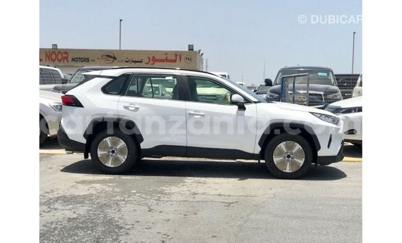 Nunua Imported Toyota 4Runner Nyeupe Gari ndani ya Import - Dubai nchini Arusha Nunua Imported Toyota 4Runner Nyeupe Gari ndani ya Import - Dubai nchini Arusha