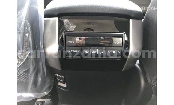Nunua Imported Toyota Prado Nyeusi Gari ndani ya Import - Dubai nchini Arusha Nunua Imported Toyota Prado Nyeusi Gari ndani ya Import - Dubai nchini Arusha