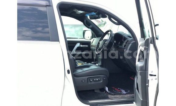Buy Import Toyota Land Cruiser White Car in Import - Dubai in Arusha Buy Import Toyota Land Cruiser White Car in Import - Dubai in Arusha