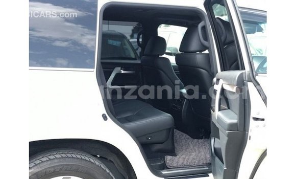 Buy Import Toyota Land Cruiser White Car in Import - Dubai in Arusha Buy Import Toyota Land Cruiser White Car in Import - Dubai in Arusha