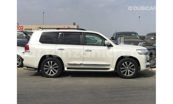Buy Import Toyota Land Cruiser White Car in Import - Dubai in Arusha Buy Import Toyota Land Cruiser White Car in Import - Dubai in Arusha