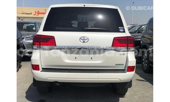 Nunua Imported Toyota Land Cruiser Nyeupe Gari ndani ya Import - Dubai nchini Arusha Nunua Imported Toyota Land Cruiser Nyeupe Gari ndani ya Import - Dubai nchini Arusha