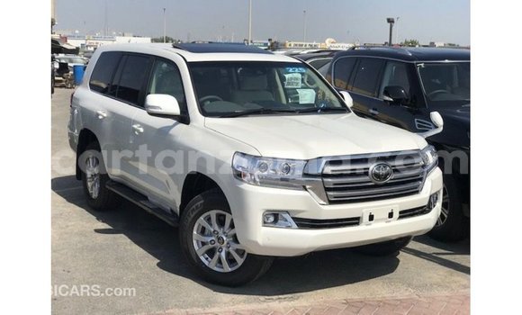 Nunua Imported Toyota Land Cruiser Nyeupe Gari ndani ya Import - Dubai nchini Arusha Nunua Imported Toyota Land Cruiser Nyeupe Gari ndani ya Import - Dubai nchini Arusha