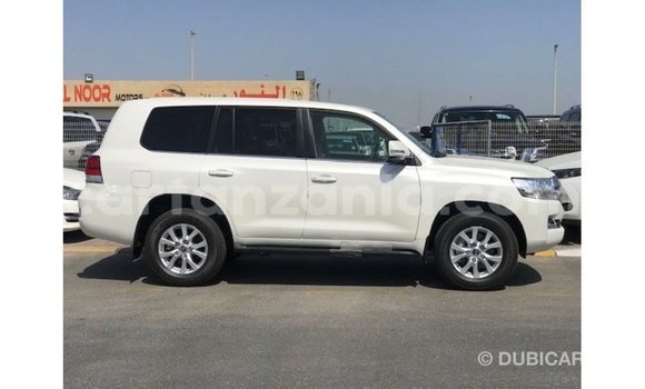 Nunua Imported Toyota Land Cruiser Nyeupe Gari ndani ya Import - Dubai nchini Arusha Nunua Imported Toyota Land Cruiser Nyeupe Gari ndani ya Import - Dubai nchini Arusha