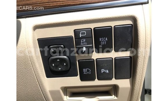 Nunua Imported Toyota Land Cruiser Nyeupe Gari ndani ya Import - Dubai nchini Arusha Nunua Imported Toyota Land Cruiser Nyeupe Gari ndani ya Import - Dubai nchini Arusha