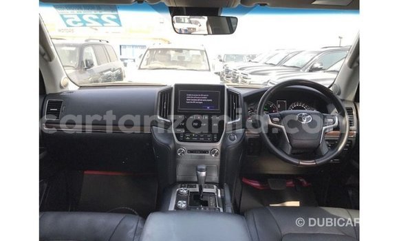 Buy Import Toyota Land Cruiser White Car in Import - Dubai in Arusha Buy Import Toyota Land Cruiser White Car in Import - Dubai in Arusha