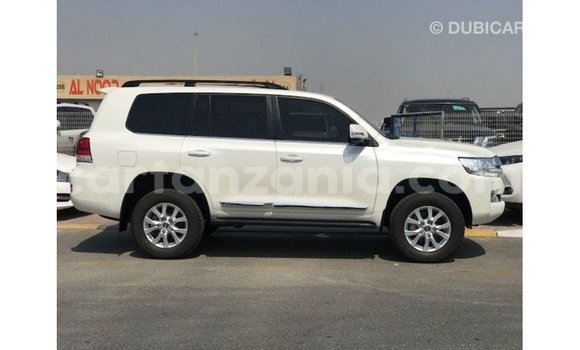 Buy Import Toyota Land Cruiser White Car in Import - Dubai in Arusha Buy Import Toyota Land Cruiser White Car in Import - Dubai in Arusha