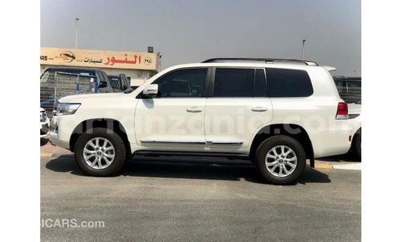 Buy Import Toyota Land Cruiser White Car in Import - Dubai in Arusha Buy Import Toyota Land Cruiser White Car in Import - Dubai in Arusha