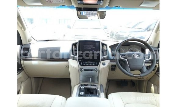 Nunua Imported Toyota Land Cruiser Nyeupe Gari ndani ya Import - Dubai nchini Arusha Nunua Imported Toyota Land Cruiser Nyeupe Gari ndani ya Import - Dubai nchini Arusha