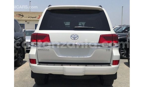 Nunua Imported Toyota Land Cruiser Nyeupe Gari ndani ya Import - Dubai nchini Arusha Nunua Imported Toyota Land Cruiser Nyeupe Gari ndani ya Import - Dubai nchini Arusha