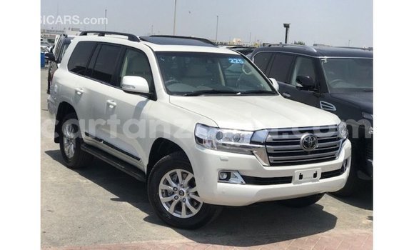 Nunua Imported Toyota Land Cruiser Nyeupe Gari ndani ya Import - Dubai nchini Arusha Nunua Imported Toyota Land Cruiser Nyeupe Gari ndani ya Import - Dubai nchini Arusha