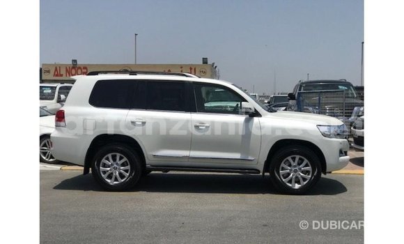 Nunua Imported Toyota Land Cruiser Nyeupe Gari ndani ya Import - Dubai nchini Arusha Nunua Imported Toyota Land Cruiser Nyeupe Gari ndani ya Import - Dubai nchini Arusha