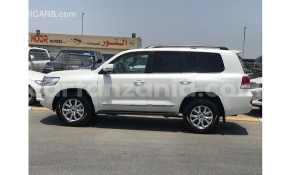 Nunua Imported Toyota Land Cruiser Nyeupe Gari ndani ya Import - Dubai nchini Arusha Nunua Imported Toyota Land Cruiser Nyeupe Gari ndani ya Import - Dubai nchini Arusha