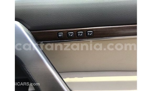 Nunua Imported Toyota Land Cruiser Nyeupe Gari ndani ya Import - Dubai nchini Arusha Nunua Imported Toyota Land Cruiser Nyeupe Gari ndani ya Import - Dubai nchini Arusha