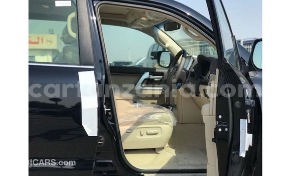 Nunua Imported Toyota Land Cruiser Nyeusi Gari ndani ya Import - Dubai nchini Arusha Nunua Imported Toyota Land Cruiser Nyeusi Gari ndani ya Import - Dubai nchini Arusha