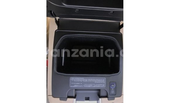 Nunua Imported Toyota Land Cruiser Nyeusi Gari ndani ya Import - Dubai nchini Arusha Nunua Imported Toyota Land Cruiser Nyeusi Gari ndani ya Import - Dubai nchini Arusha