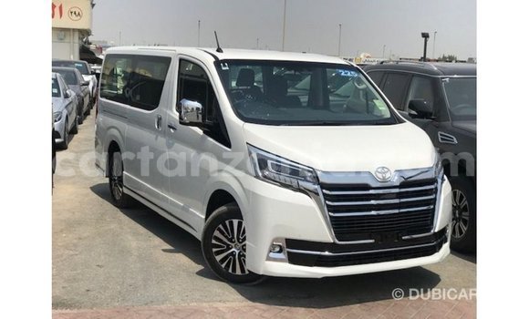 Nunua Imported Toyota Granvia Nyeupe Gari ndani ya Import - Dubai nchini Arusha Nunua Imported Toyota Granvia Nyeupe Gari ndani ya Import - Dubai nchini Arusha