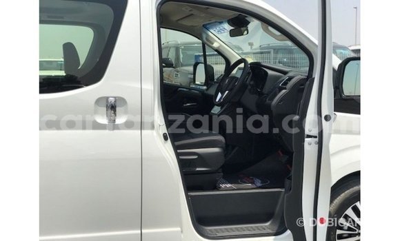Nunua Imported Toyota Granvia Nyeupe Gari ndani ya Import - Dubai nchini Arusha Nunua Imported Toyota Granvia Nyeupe Gari ndani ya Import - Dubai nchini Arusha
