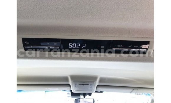 Nunua Imported Toyota Granvia Nyeupe Gari ndani ya Import - Dubai nchini Arusha Nunua Imported Toyota Granvia Nyeupe Gari ndani ya Import - Dubai nchini Arusha