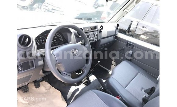 Nunua Imported Toyota Land Cruiser Nyeupe Gari ndani ya Import - Dubai nchini Arusha Nunua Imported Toyota Land Cruiser Nyeupe Gari ndani ya Import - Dubai nchini Arusha