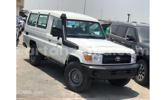 Nunua Imported Toyota Land Cruiser Nyeupe Gari ndani ya Import - Dubai nchini Arusha Nunua Imported Toyota Land Cruiser Nyeupe Gari ndani ya Import - Dubai nchini Arusha