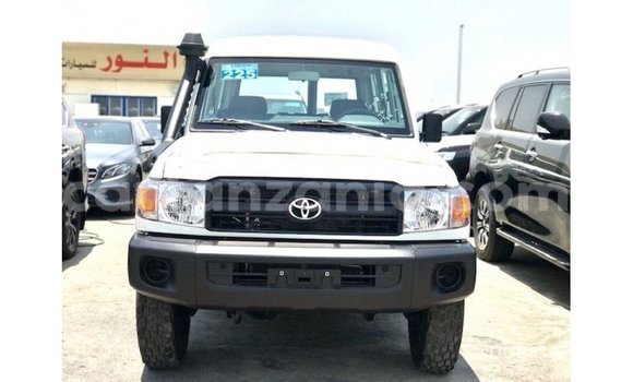 Nunua Imported Toyota Land Cruiser Nyeupe Gari ndani ya Import - Dubai nchini Arusha Nunua Imported Toyota Land Cruiser Nyeupe Gari ndani ya Import - Dubai nchini Arusha