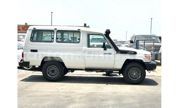 Nunua Imported Toyota Land Cruiser Nyeupe Gari ndani ya Import - Dubai nchini Arusha Nunua Imported Toyota Land Cruiser Nyeupe Gari ndani ya Import - Dubai nchini Arusha