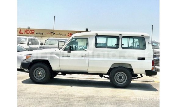 Nunua Imported Toyota Land Cruiser Nyeupe Gari ndani ya Import - Dubai nchini Arusha Nunua Imported Toyota Land Cruiser Nyeupe Gari ndani ya Import - Dubai nchini Arusha